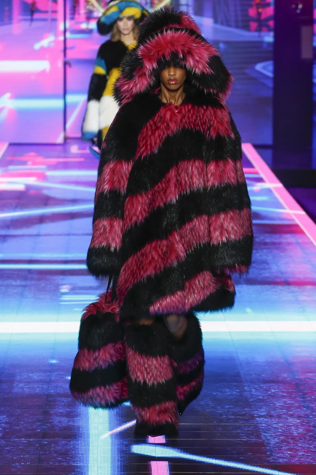 Fashion Week Milan Fall/Winter 2022 look 15 de la collection Dolce & Gabbana womenswear