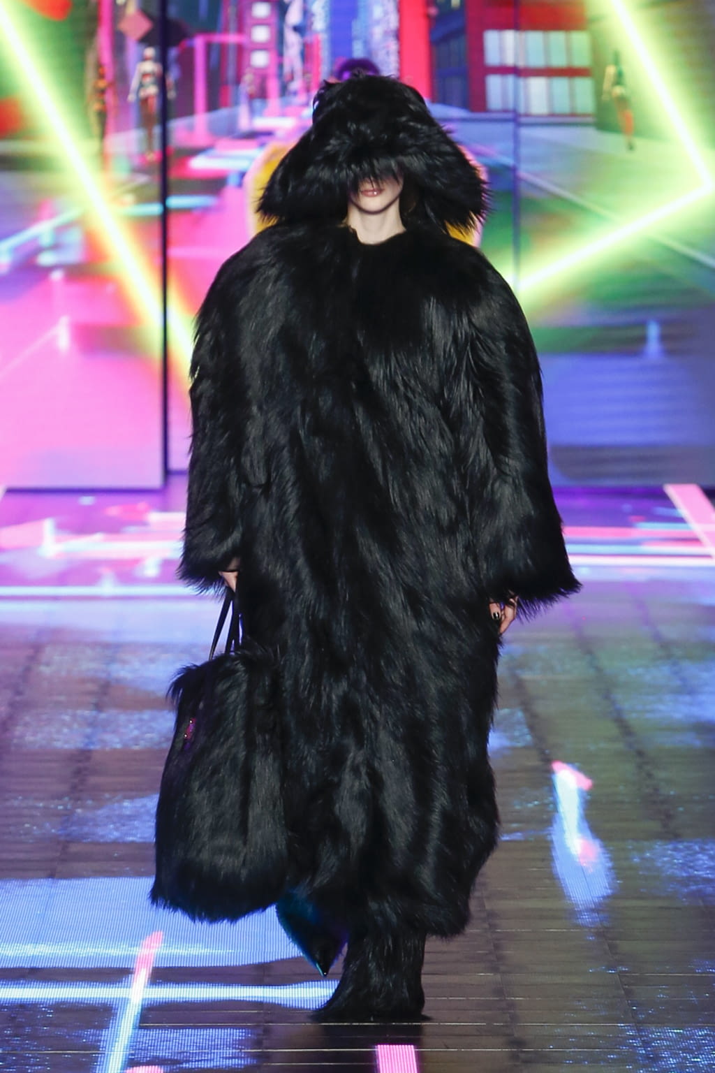 Fashion Week Milan Fall/Winter 2022 look 34 from the Dolce & Gabbana collection womenswear