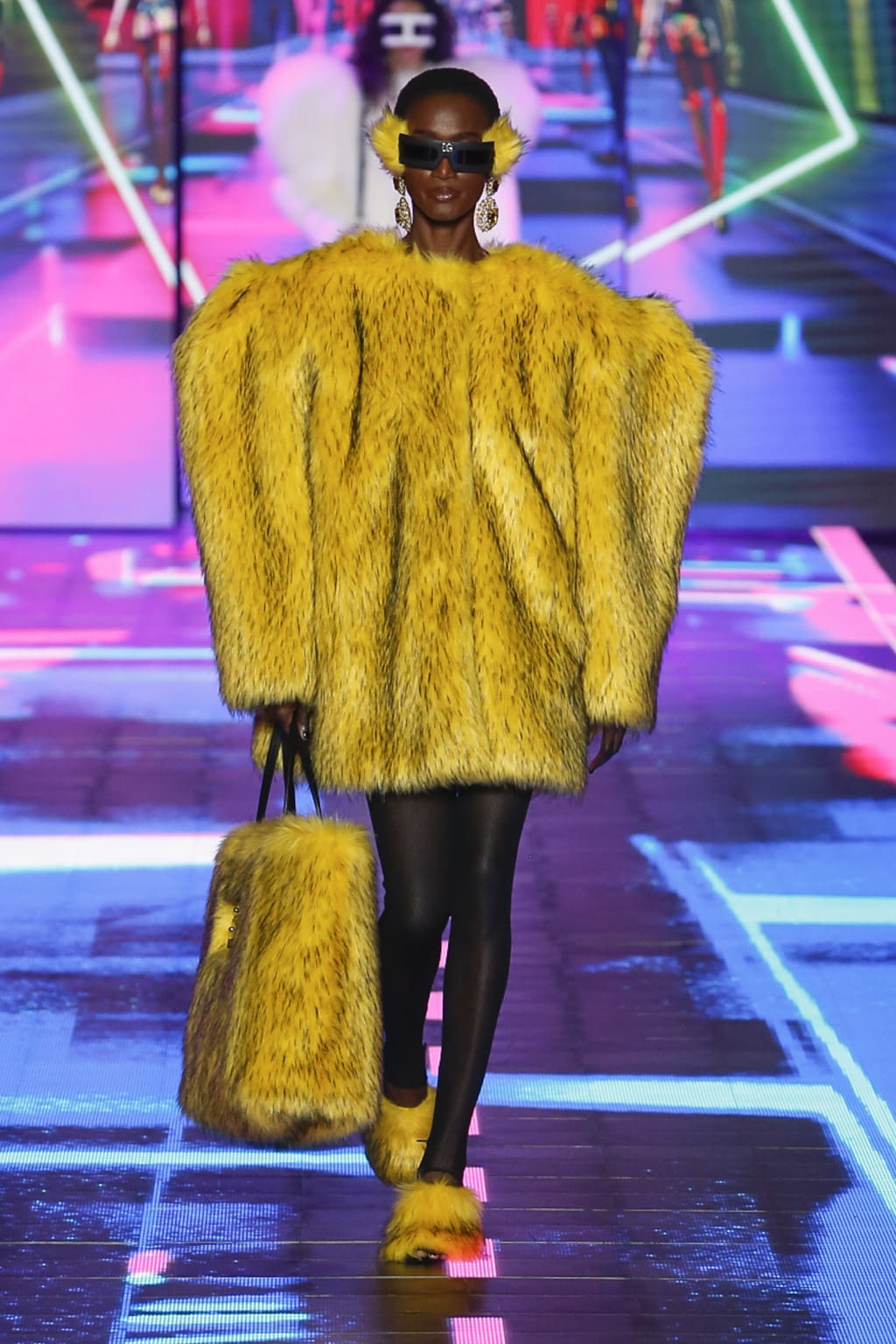 Fashion Week Milan Fall/Winter 2022 look 35 from the Dolce & Gabbana collection womenswear