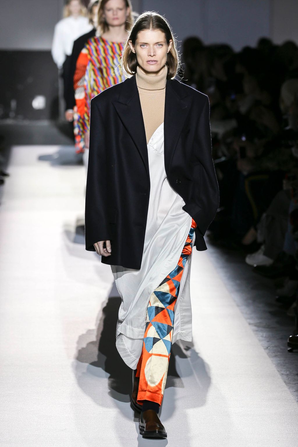 Fashion Week Paris Fall/Winter 2017 look 2 de la collection Dries Van Noten womenswear