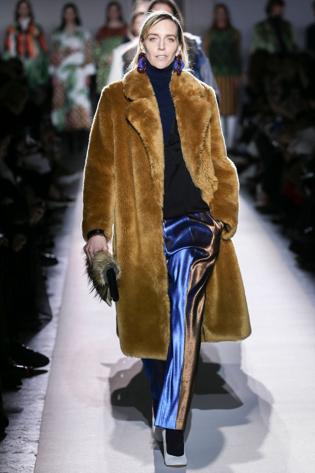 Fashion Week Paris Fall/Winter 2017 look 34 from the Dries Van Noten collection 女装