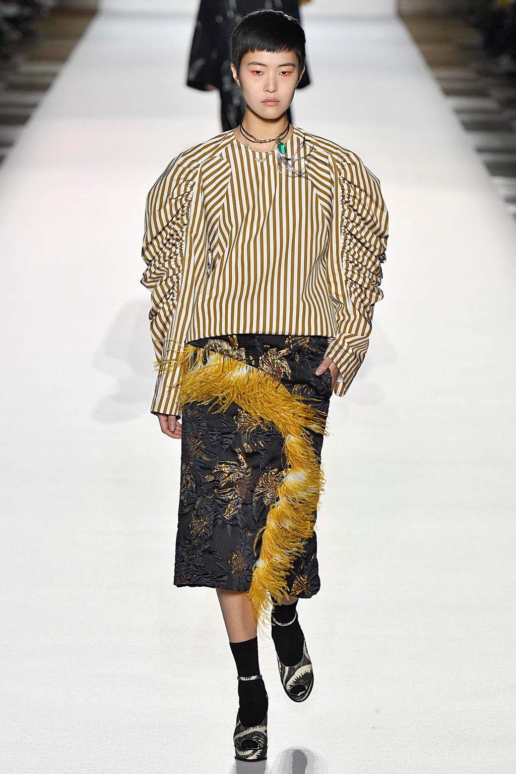 Fashion Week Paris Fall/Winter 2018 look 3 from the Dries Van Noten collection womenswear