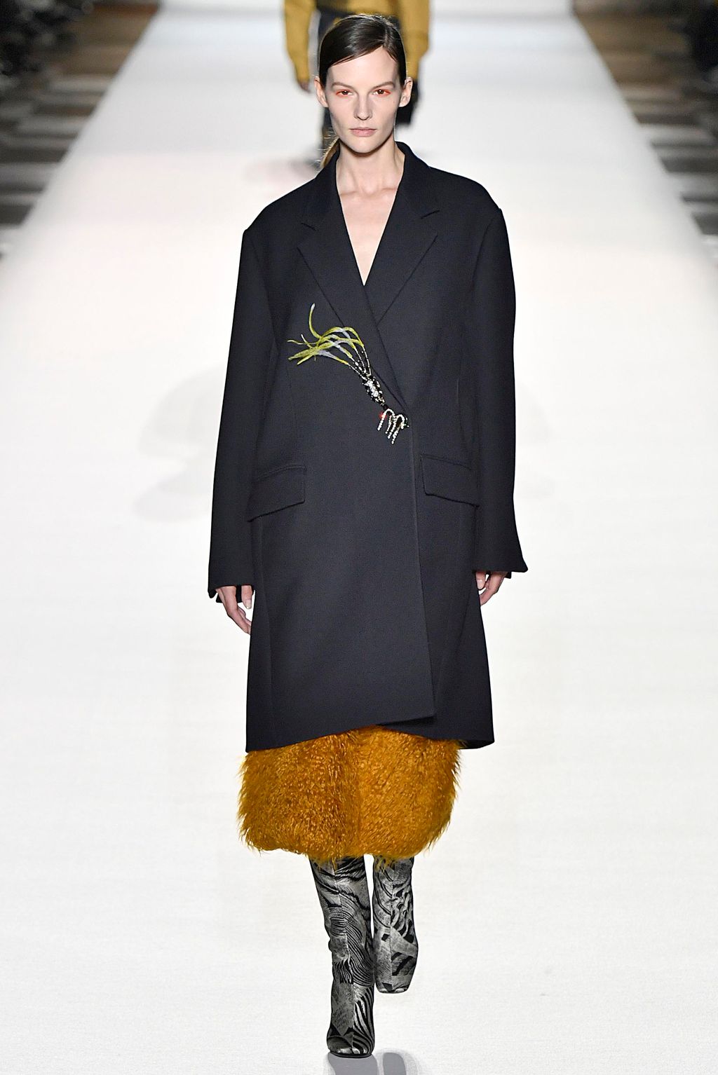 Fashion Week Paris Fall/Winter 2018 look 6 from the Dries Van Noten collection womenswear