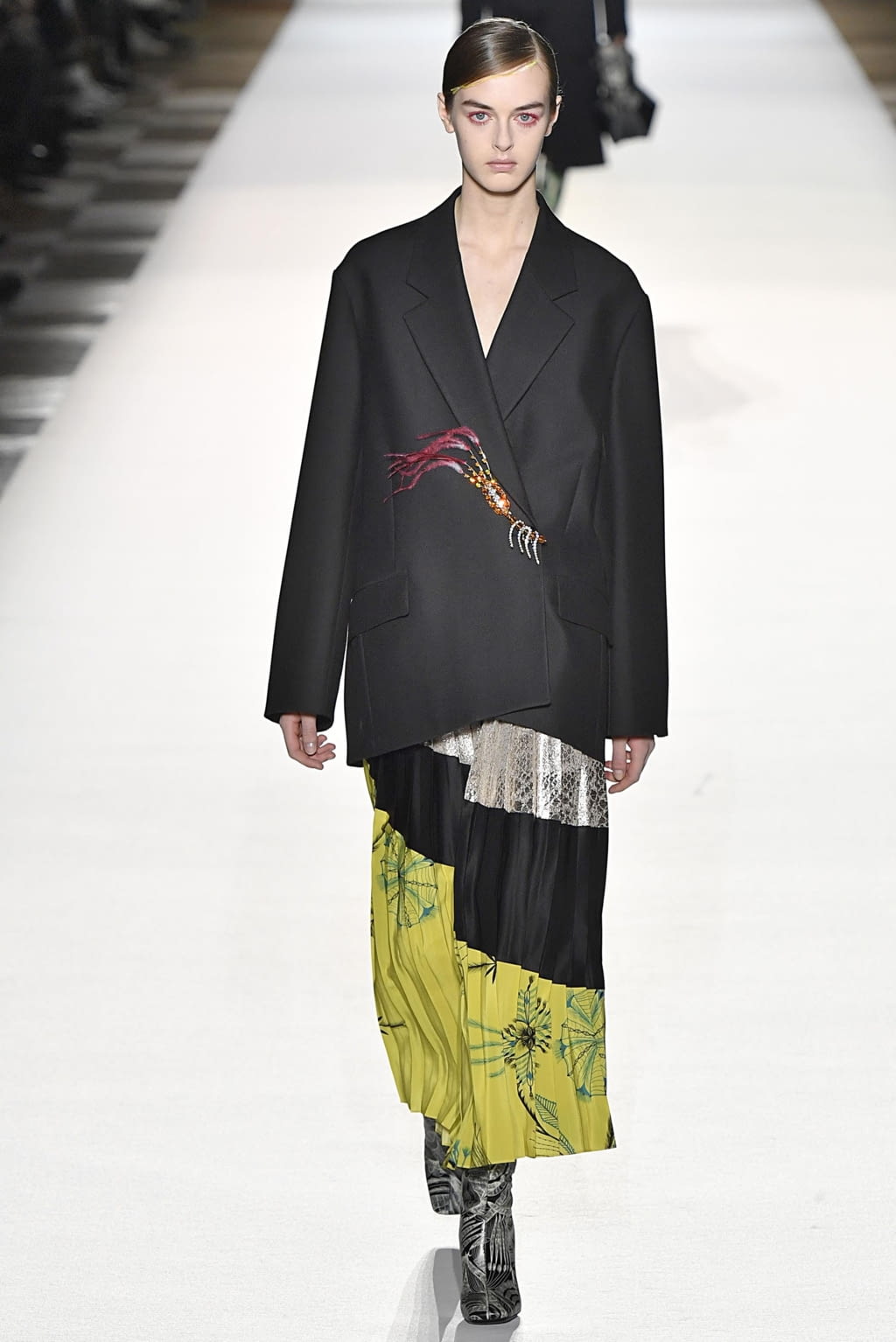Fashion Week Paris Fall/Winter 2018 look 23 from the Dries Van Noten collection womenswear