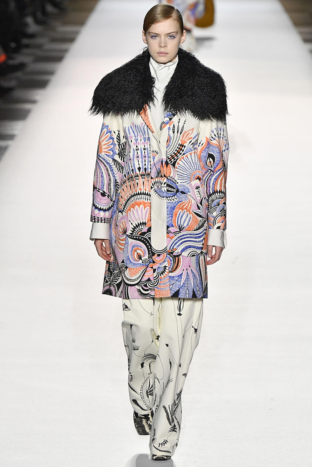Fashion Week Paris Fall/Winter 2018 look 38 from the Dries Van Noten collection 女装