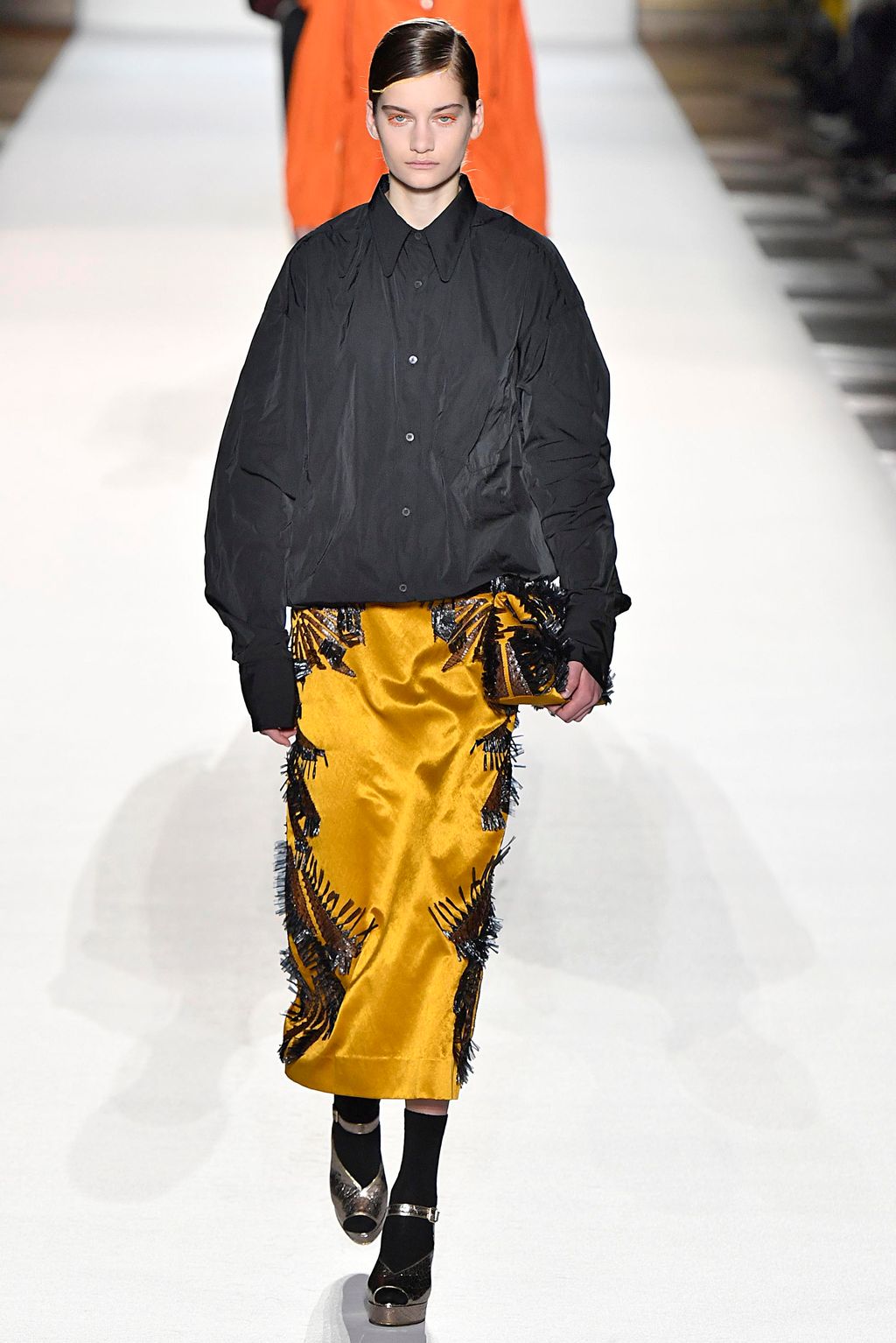 Fashion Week Paris Fall/Winter 2018 look 60 from the Dries Van Noten collection womenswear
