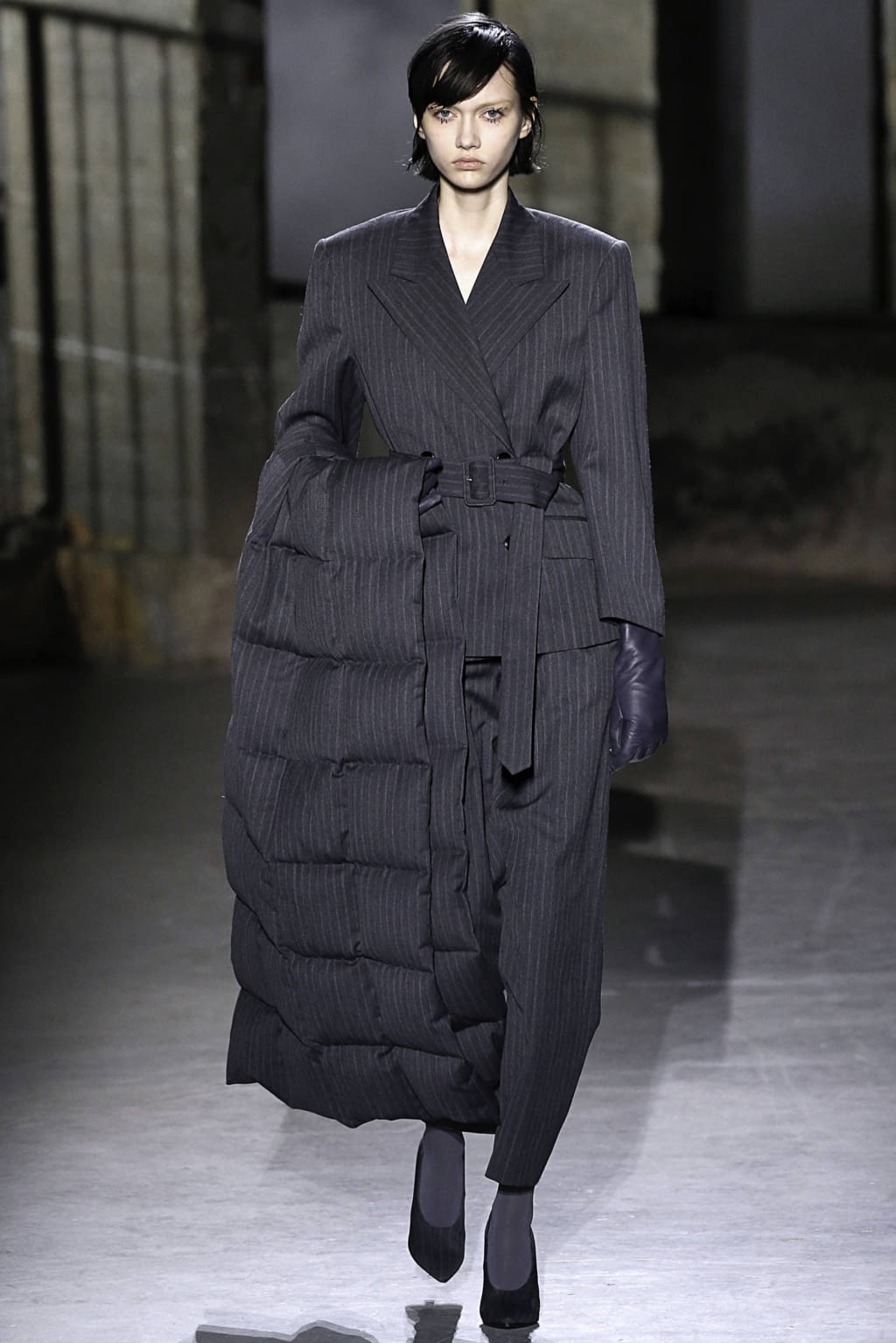 Fashion Week Paris Fall/Winter 2019 look 1 from the Dries Van Noten collection 女装
