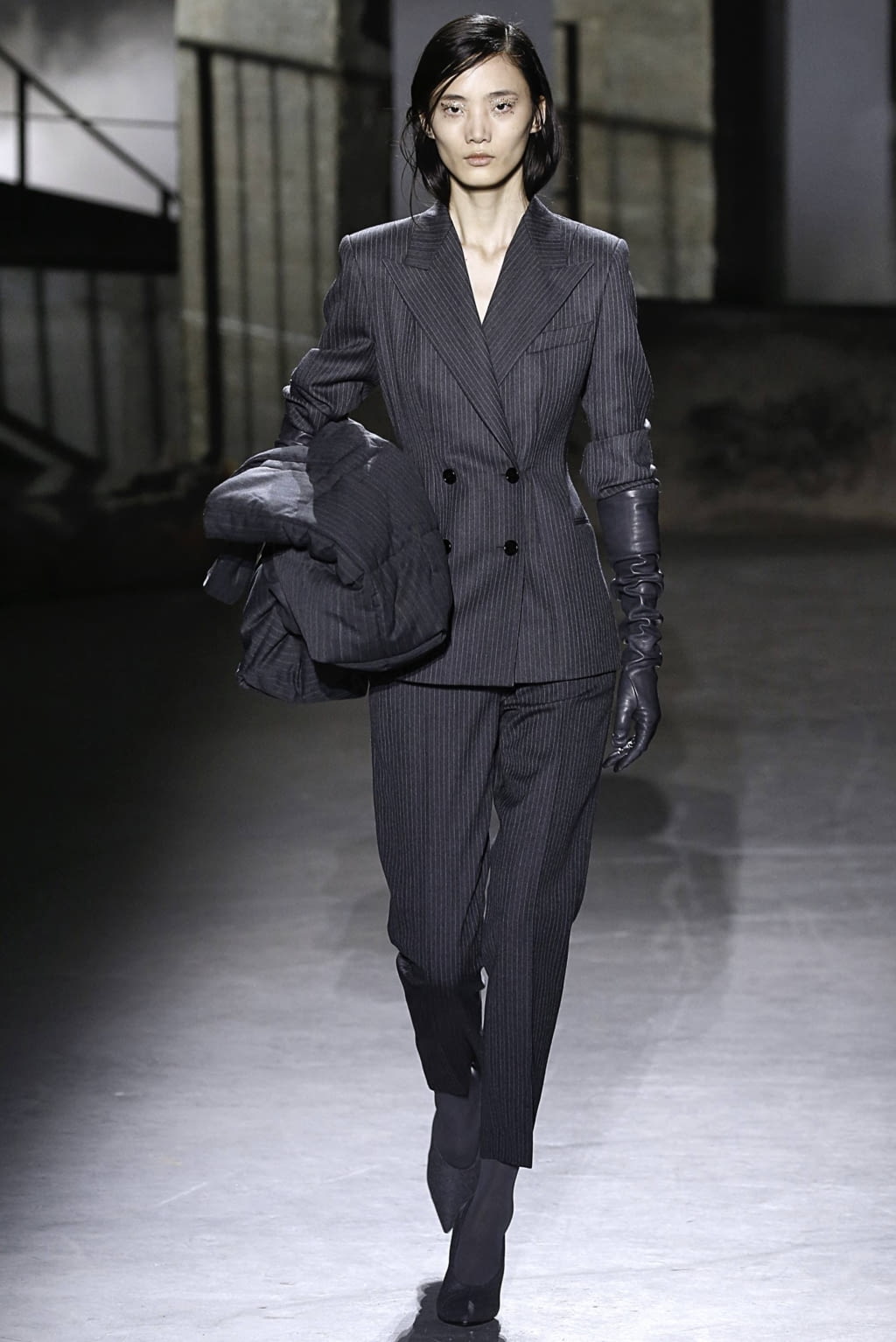 Fashion Week Paris Fall/Winter 2019 look 3 from the Dries Van Noten collection 女装