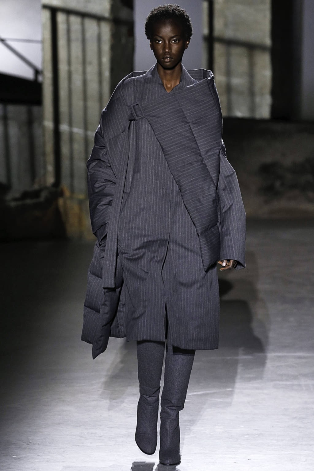 Fashion Week Paris Fall/Winter 2019 look 4 from the Dries Van Noten collection womenswear