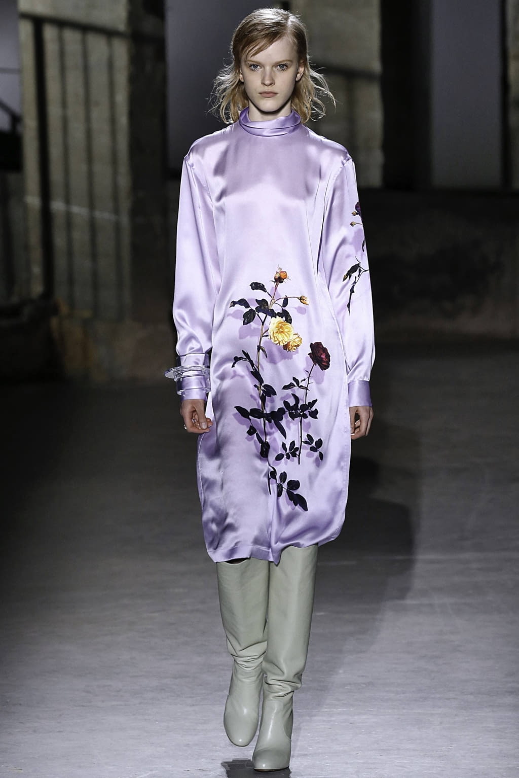 Fashion Week Paris Fall/Winter 2019 look 9 from the Dries Van Noten collection 女装