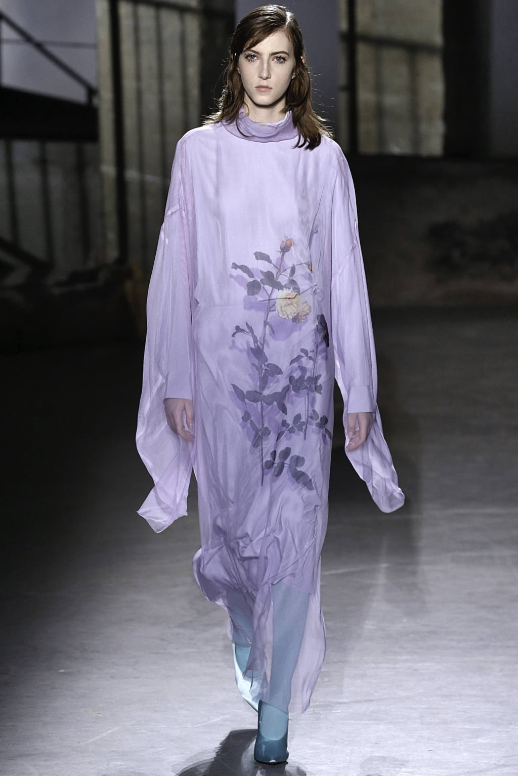 Fashion Week Paris Fall/Winter 2019 look 12 from the Dries Van Noten collection 女装