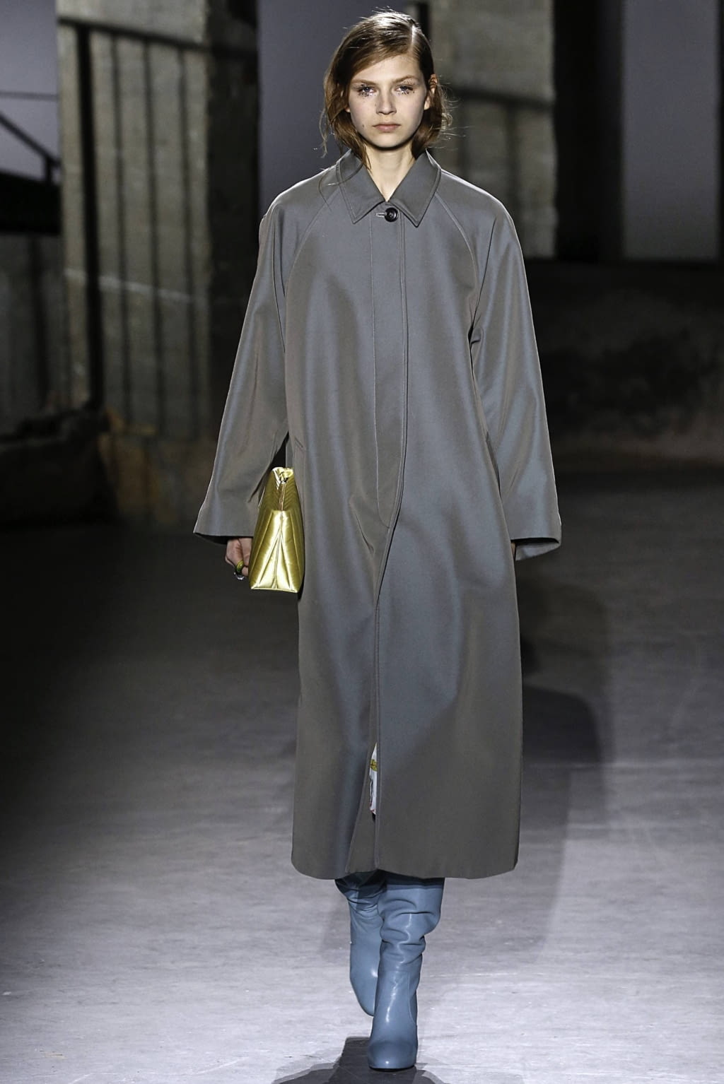 Fashion Week Paris Fall/Winter 2019 look 16 from the Dries Van Noten collection womenswear