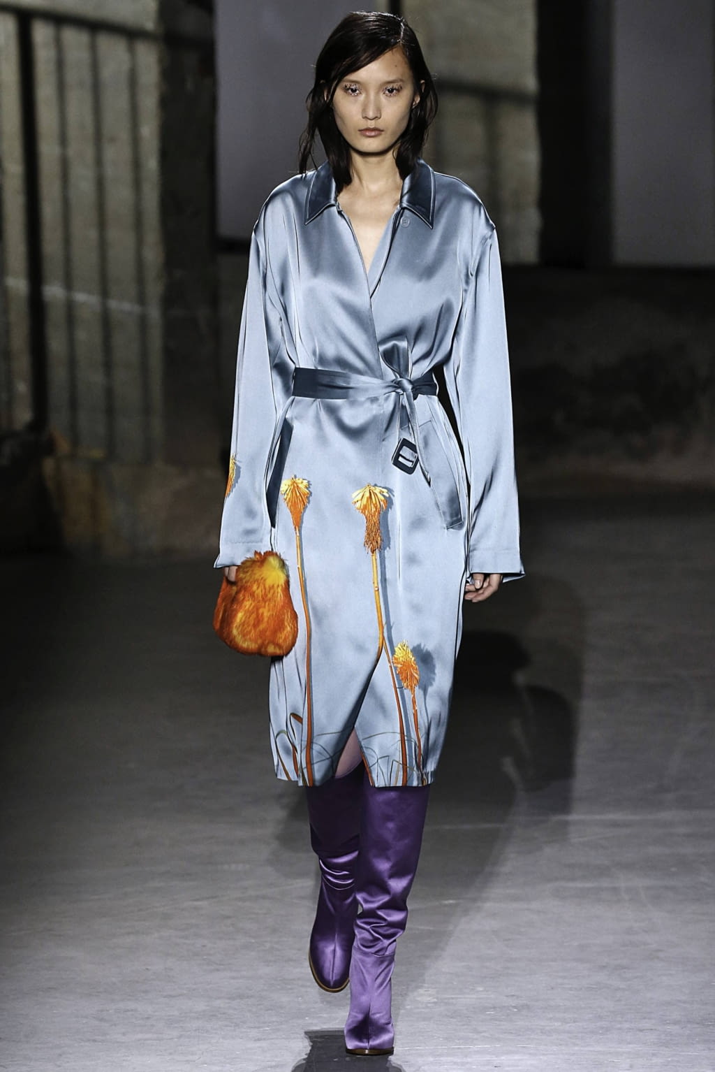 Fashion Week Paris Fall/Winter 2019 look 18 from the Dries Van Noten collection 女装