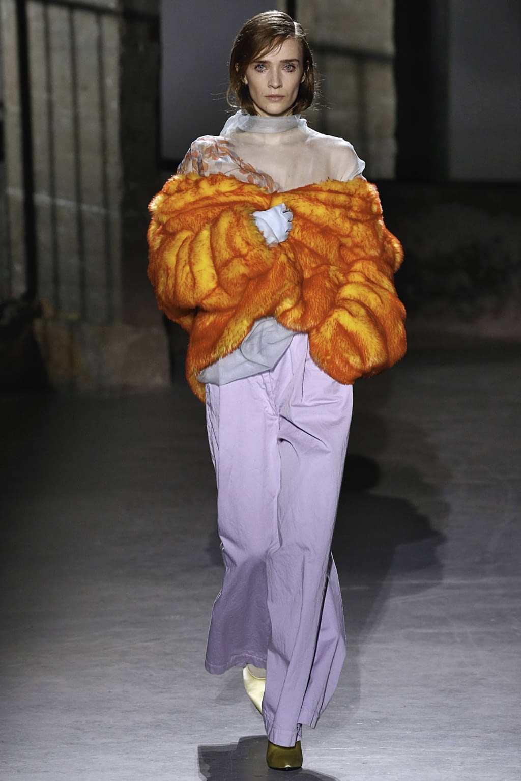 Fashion Week Paris Fall/Winter 2019 look 19 from the Dries Van Noten collection womenswear