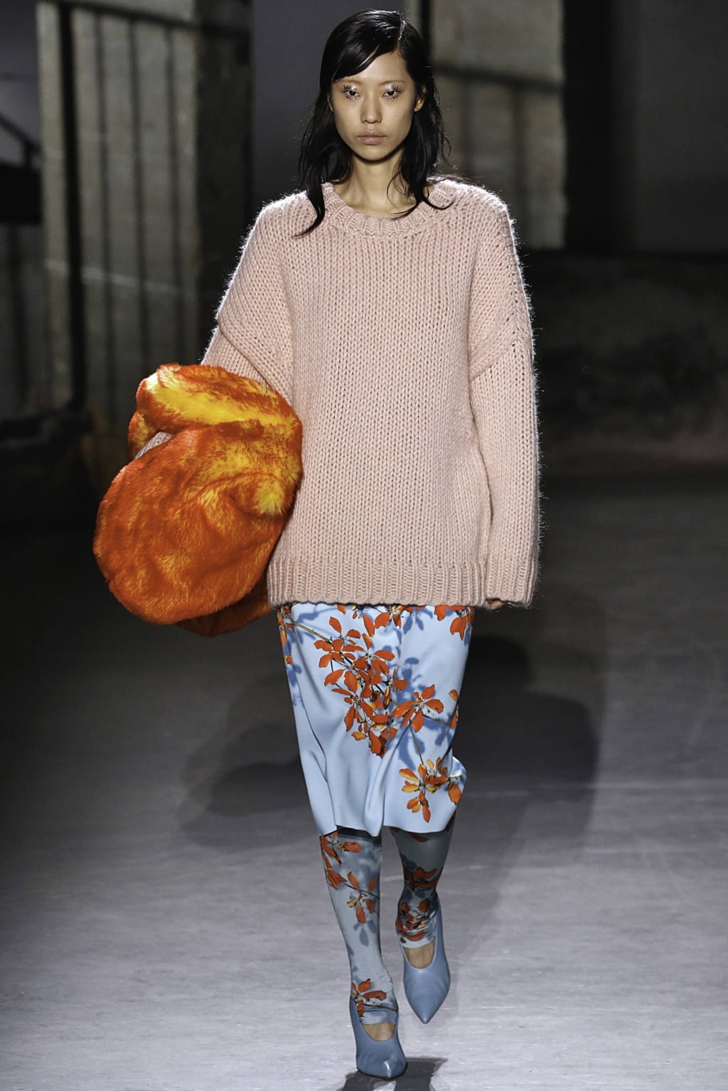 Fashion Week Paris Fall/Winter 2019 look 21 from the Dries Van Noten collection 女装