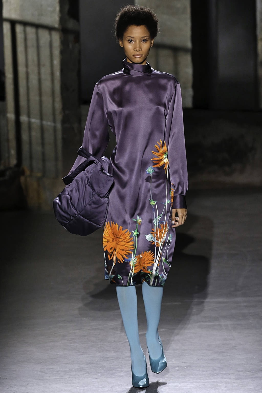 Fashion Week Paris Fall/Winter 2019 look 23 from the Dries Van Noten collection womenswear