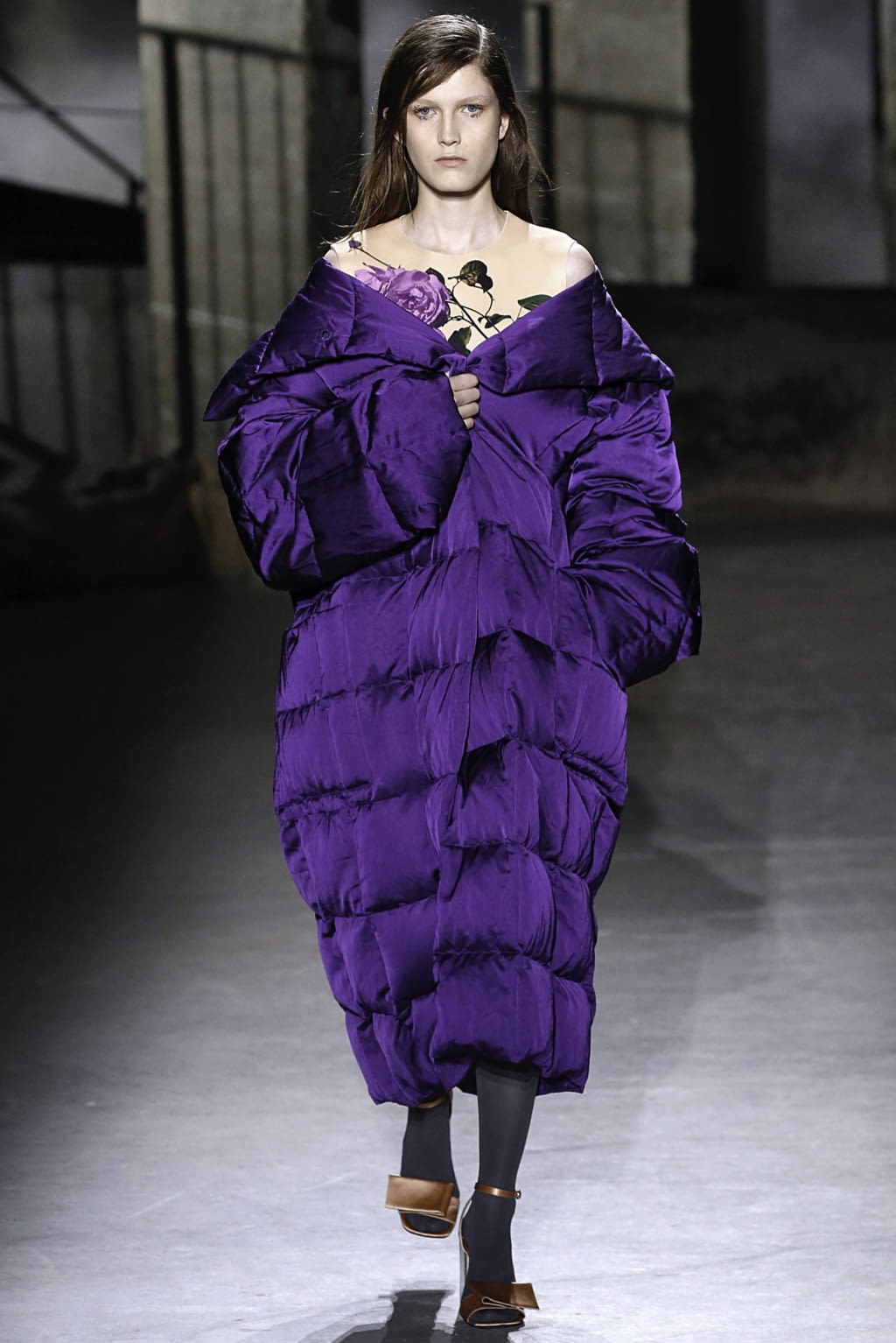 Fashion Week Paris Fall/Winter 2019 look 27 from the Dries Van Noten collection 女装