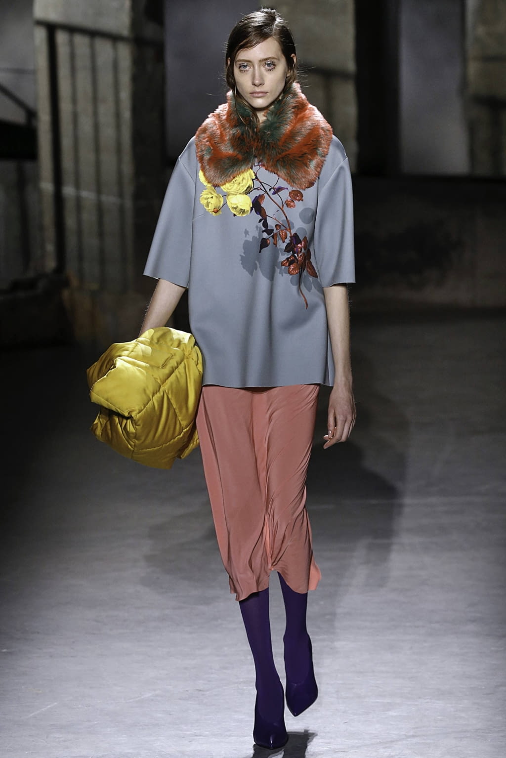 Fashion Week Paris Fall/Winter 2019 look 28 from the Dries Van Noten collection 女装