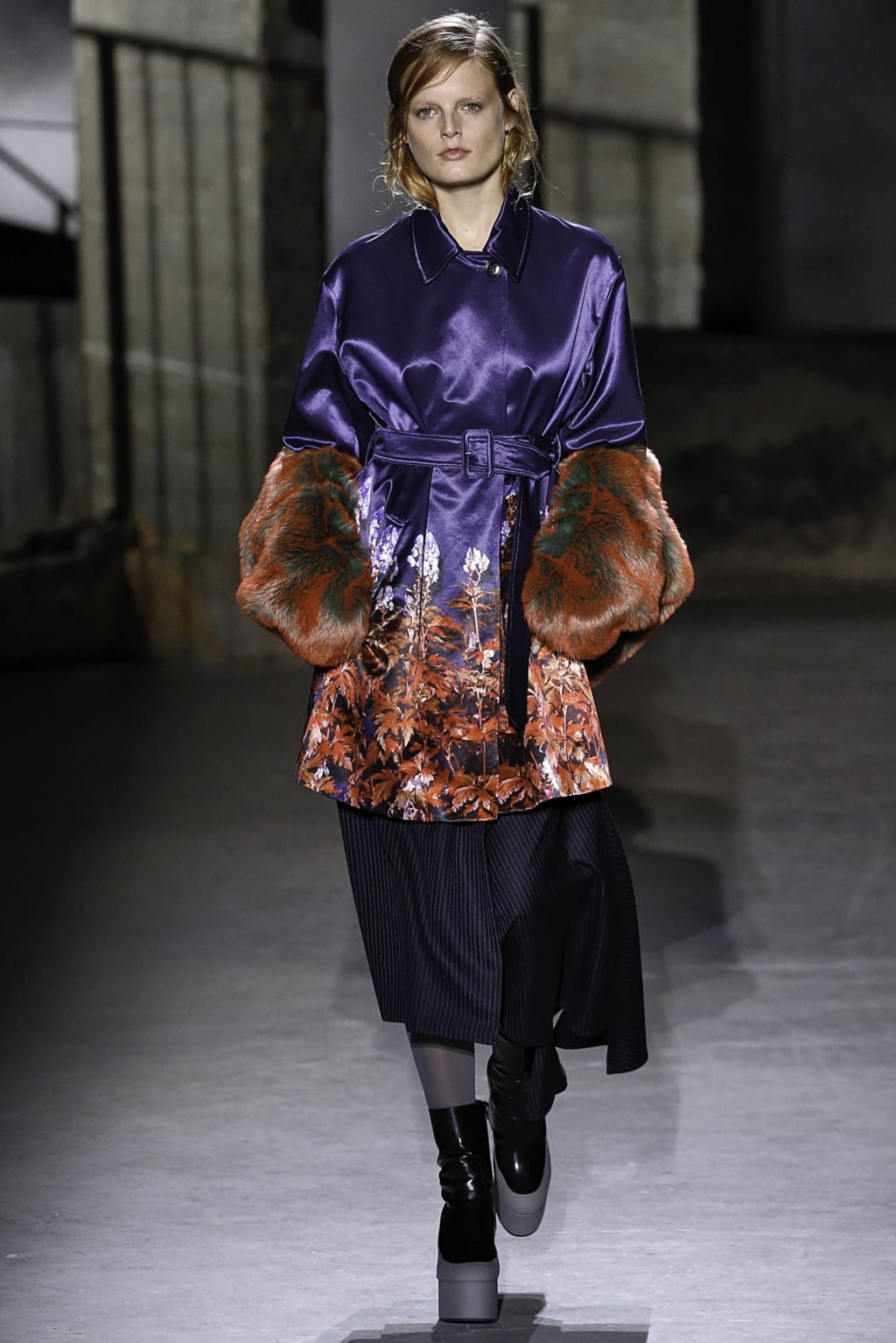 Fashion Week Paris Fall/Winter 2019 look 29 from the Dries Van Noten collection womenswear