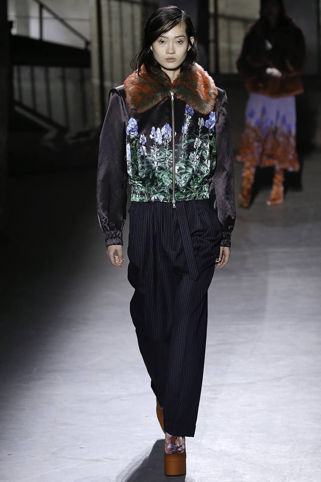 Fashion Week Paris Fall/Winter 2019 look 30 from the Dries Van Noten collection 女装