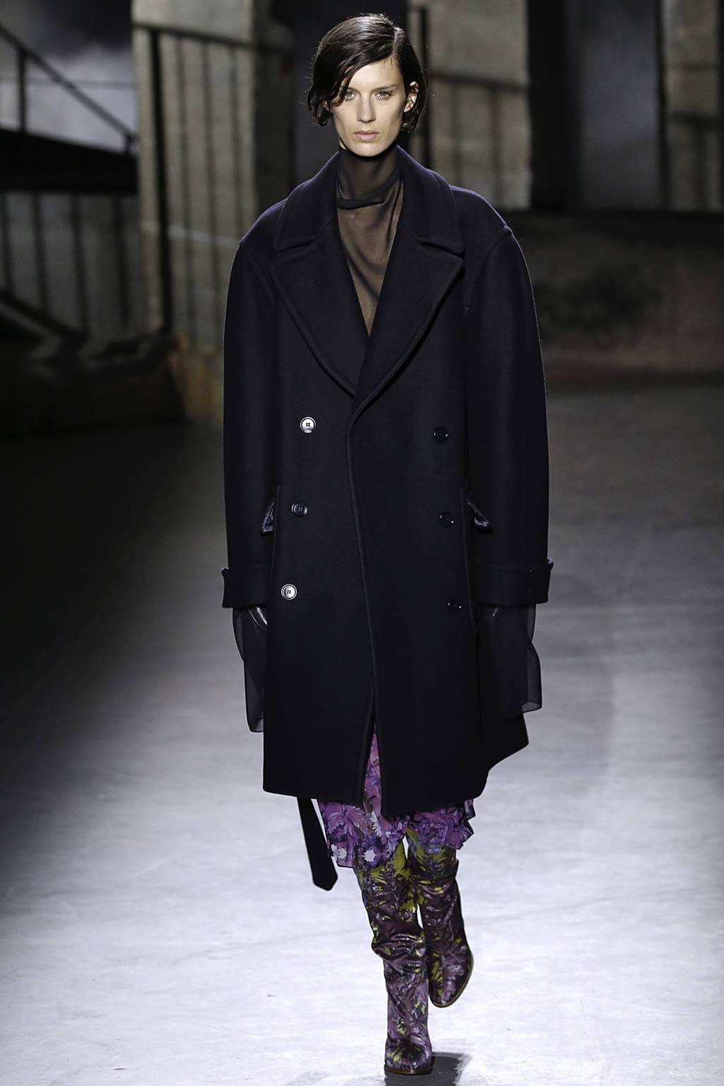 Fashion Week Paris Fall/Winter 2019 look 32 from the Dries Van Noten collection 女装