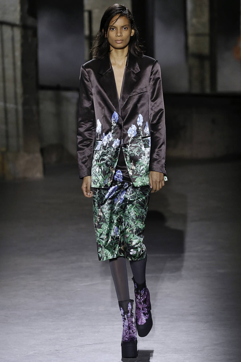 Fashion Week Paris Fall/Winter 2019 look 33 from the Dries Van Noten collection 女装