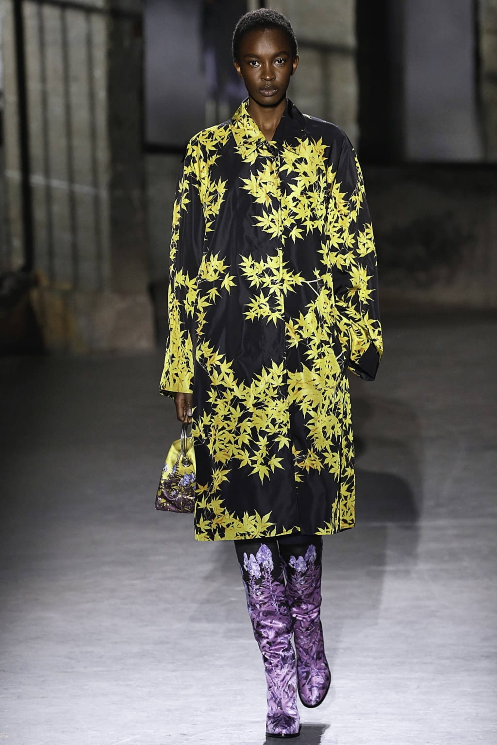 Fashion Week Paris Fall/Winter 2019 look 34 from the Dries Van Noten collection 女装