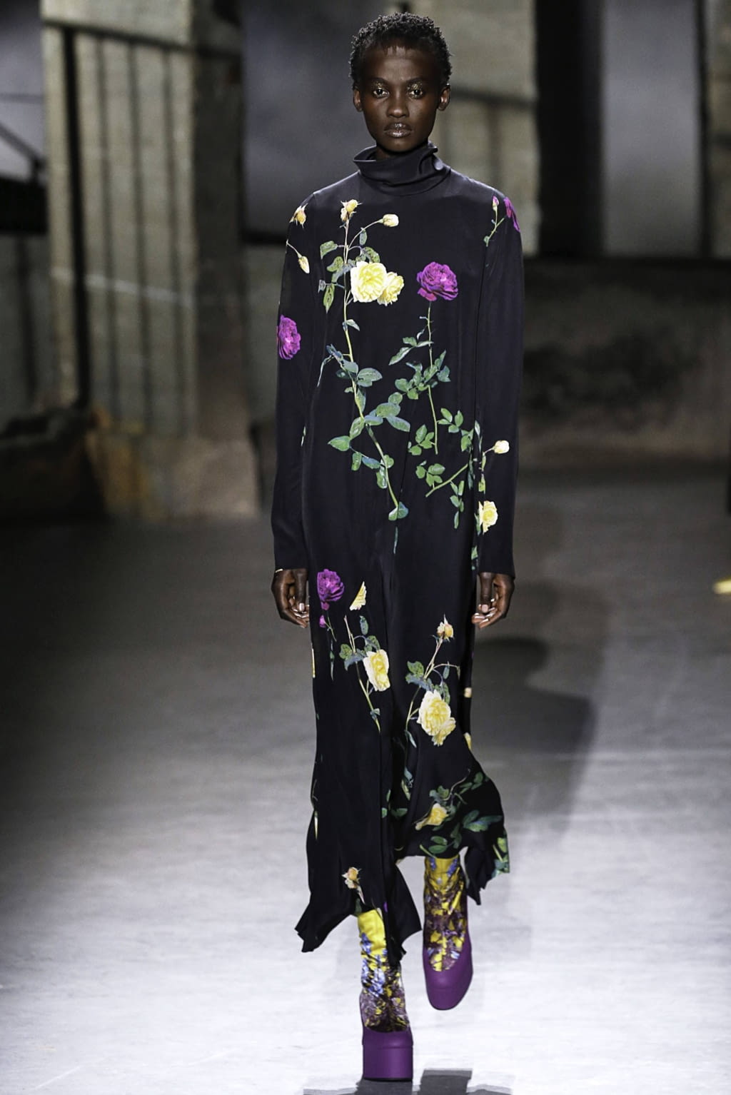 Fashion Week Paris Fall/Winter 2019 look 35 from the Dries Van Noten collection 女装