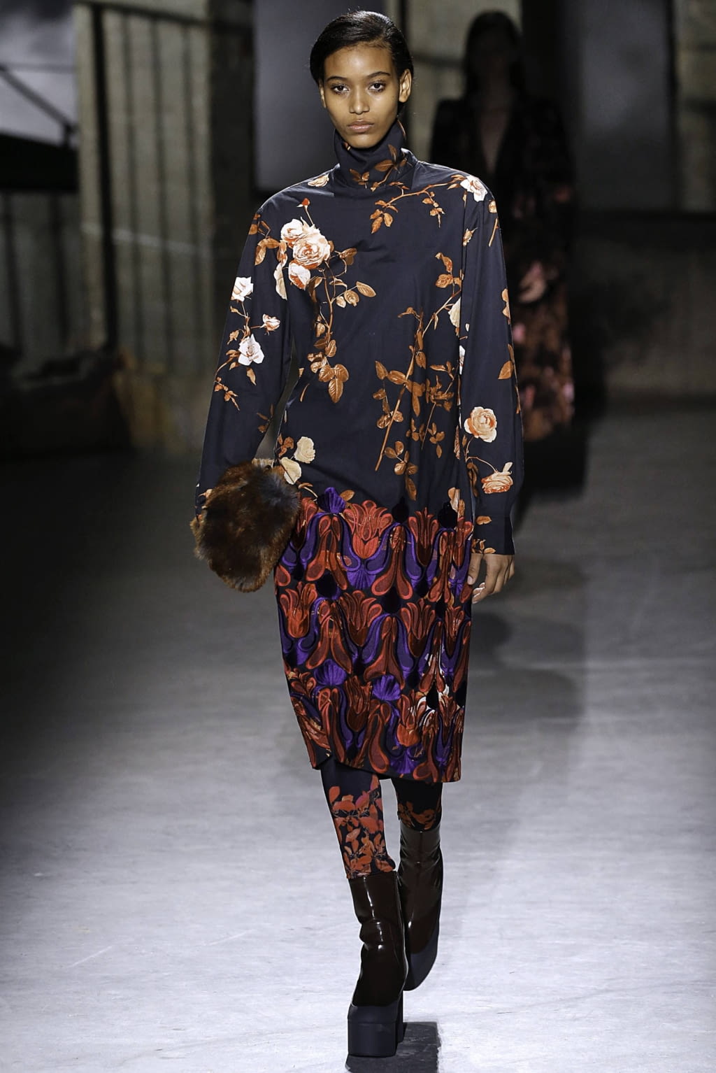 Fashion Week Paris Fall/Winter 2019 look 39 from the Dries Van Noten collection 女装