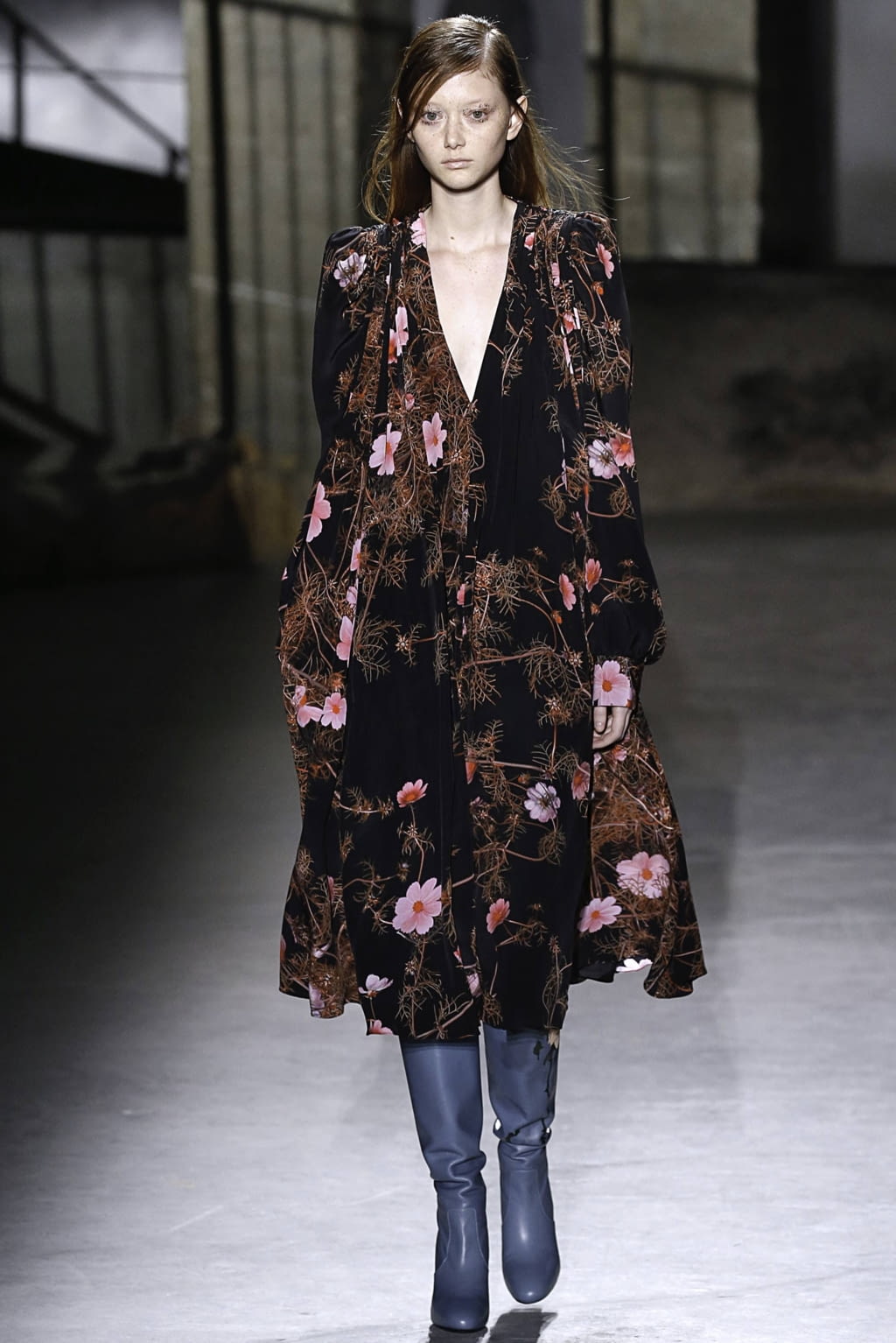 Fashion Week Paris Fall/Winter 2019 look 40 from the Dries Van Noten collection 女装