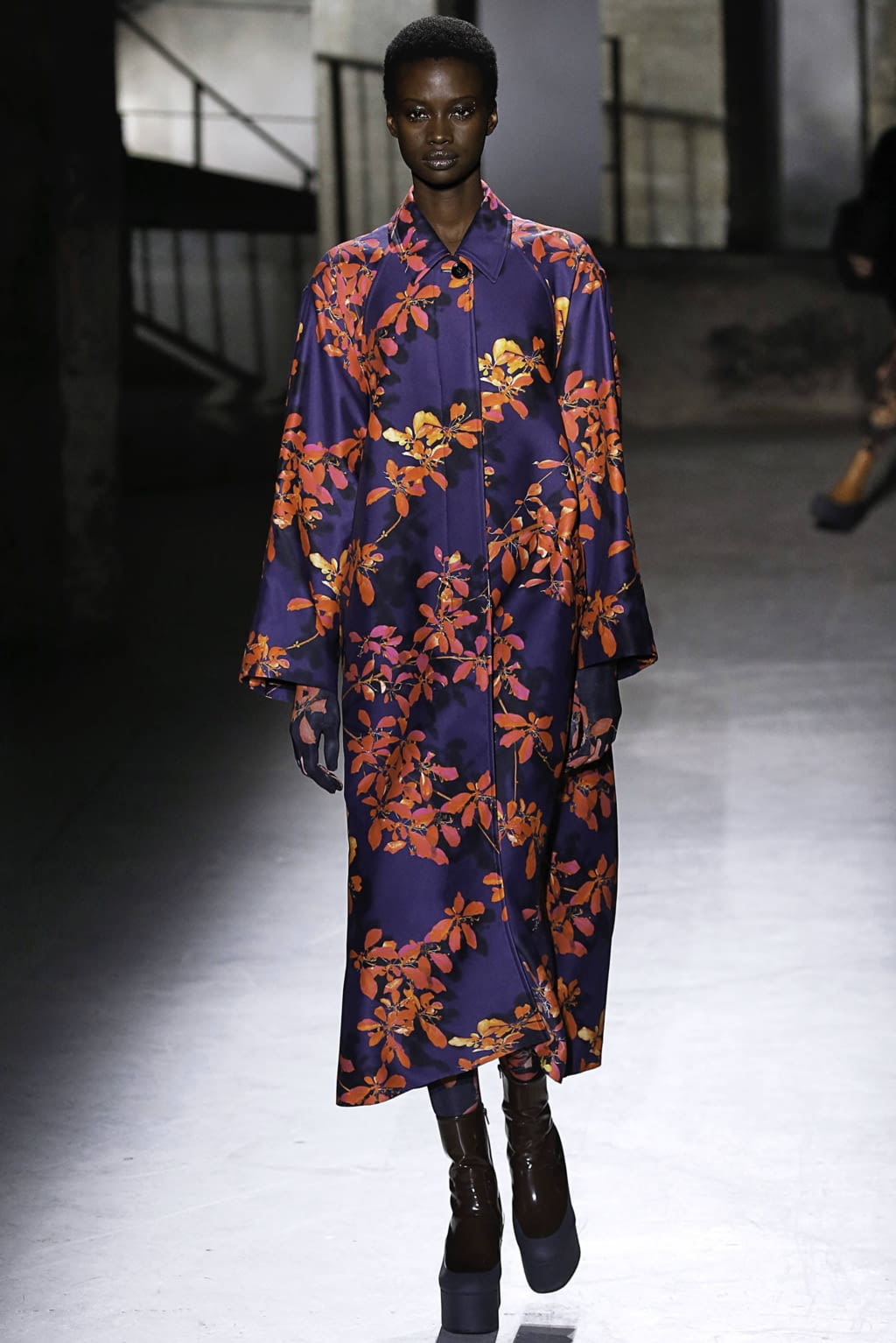 Fashion Week Paris Fall/Winter 2019 look 42 from the Dries Van Noten collection 女装