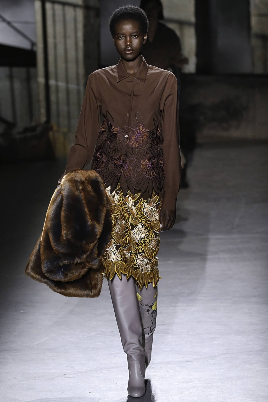 Fashion Week Paris Fall/Winter 2019 look 47 from the Dries Van Noten collection 女装
