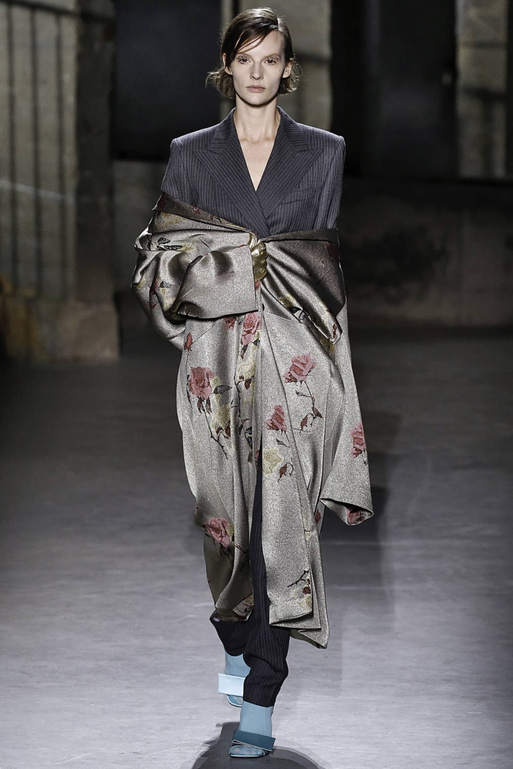 Fashion Week Paris Fall/Winter 2019 look 50 from the Dries Van Noten collection 女装