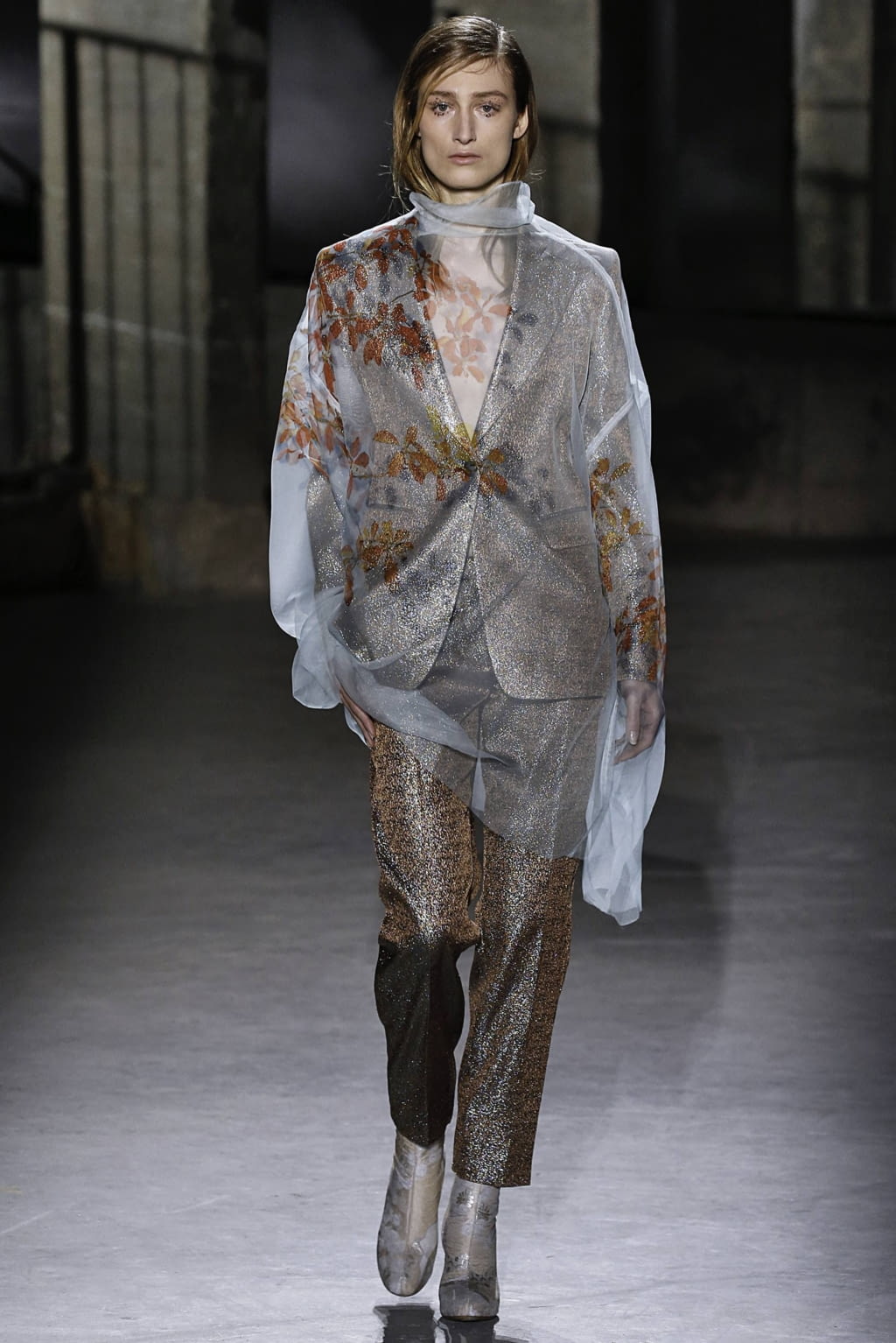 Fashion Week Paris Fall/Winter 2019 look 52 from the Dries Van Noten collection womenswear