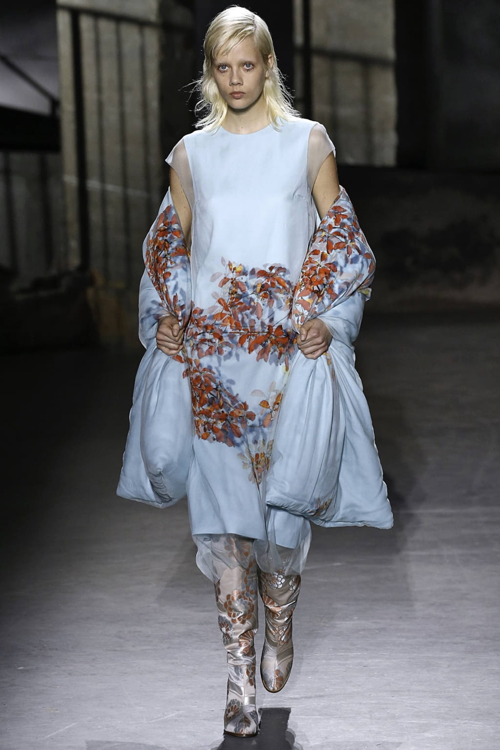 Fashion Week Paris Fall/Winter 2019 look 53 from the Dries Van Noten collection 女装