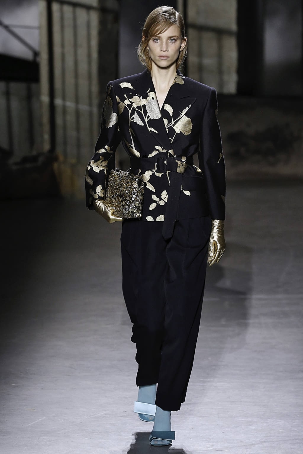 Fashion Week Paris Fall/Winter 2019 look 57 from the Dries Van Noten collection 女装