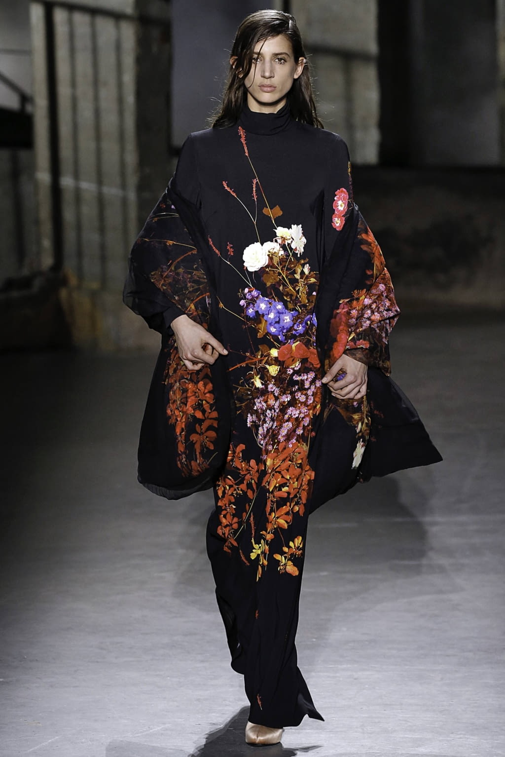 Fashion Week Paris Fall/Winter 2019 look 64 from the Dries Van Noten collection womenswear