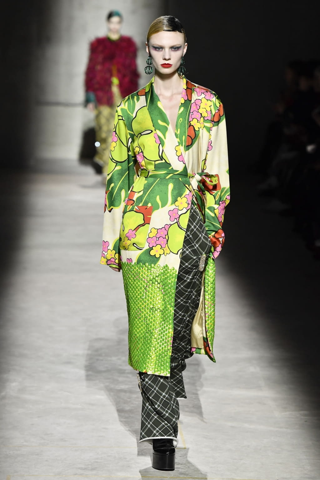 Fashion Week Paris Fall/Winter 2020 look 4 from the Dries Van Noten collection womenswear