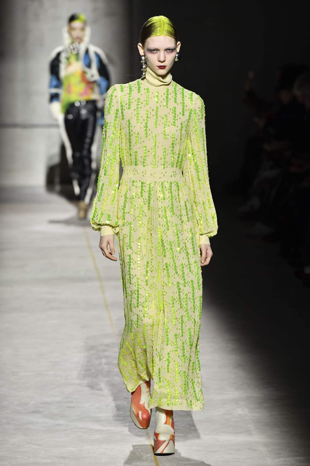 Fashion Week Paris Fall/Winter 2020 look 6 from the Dries Van Noten collection womenswear