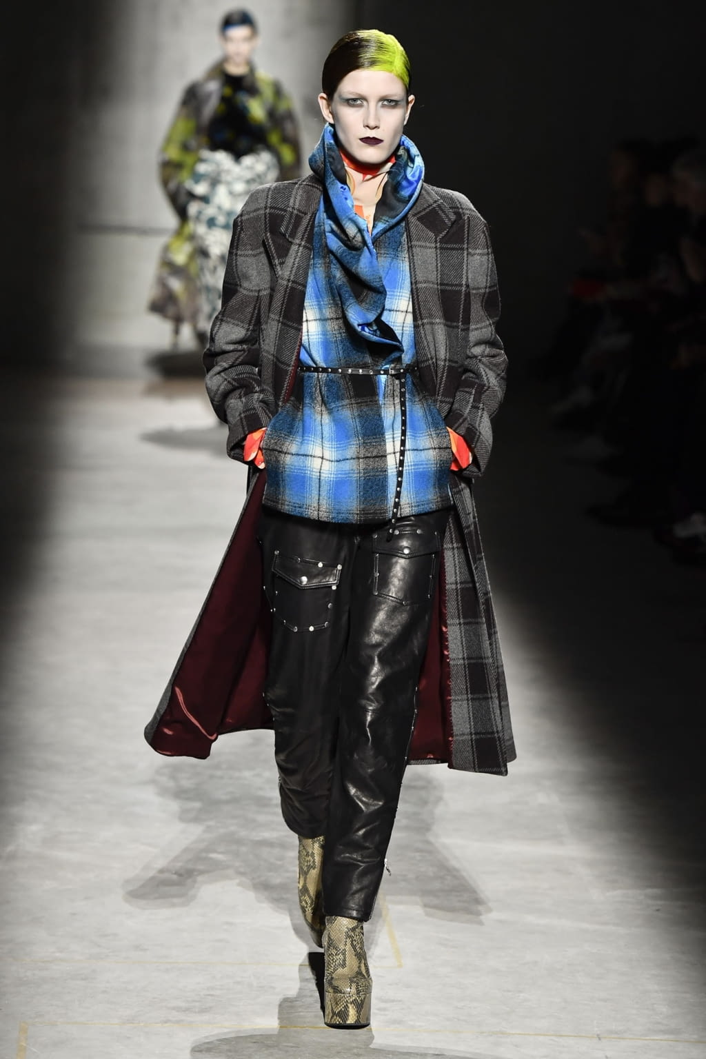 Fashion Week Paris Fall/Winter 2020 look 10 from the Dries Van Noten collection womenswear