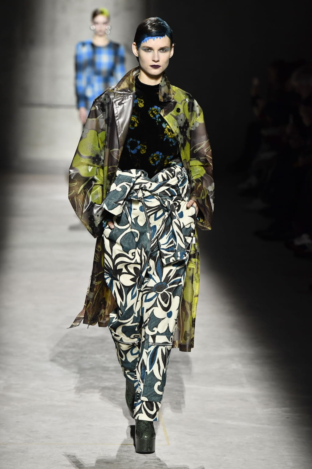 Fashion Week Paris Fall/Winter 2020 look 11 from the Dries Van Noten collection 女装