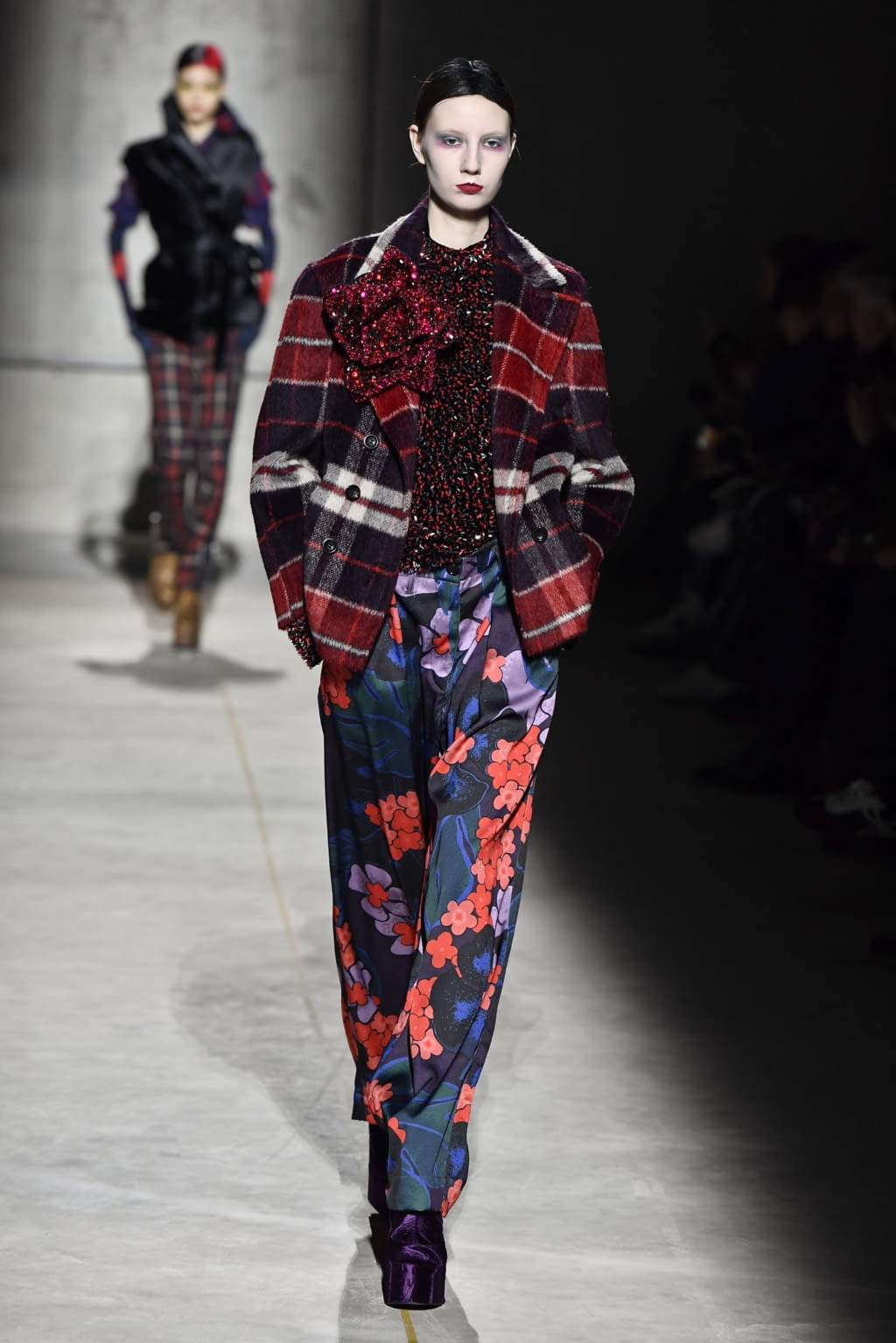 Fashion Week Paris Fall/Winter 2020 look 22 from the Dries Van Noten collection womenswear