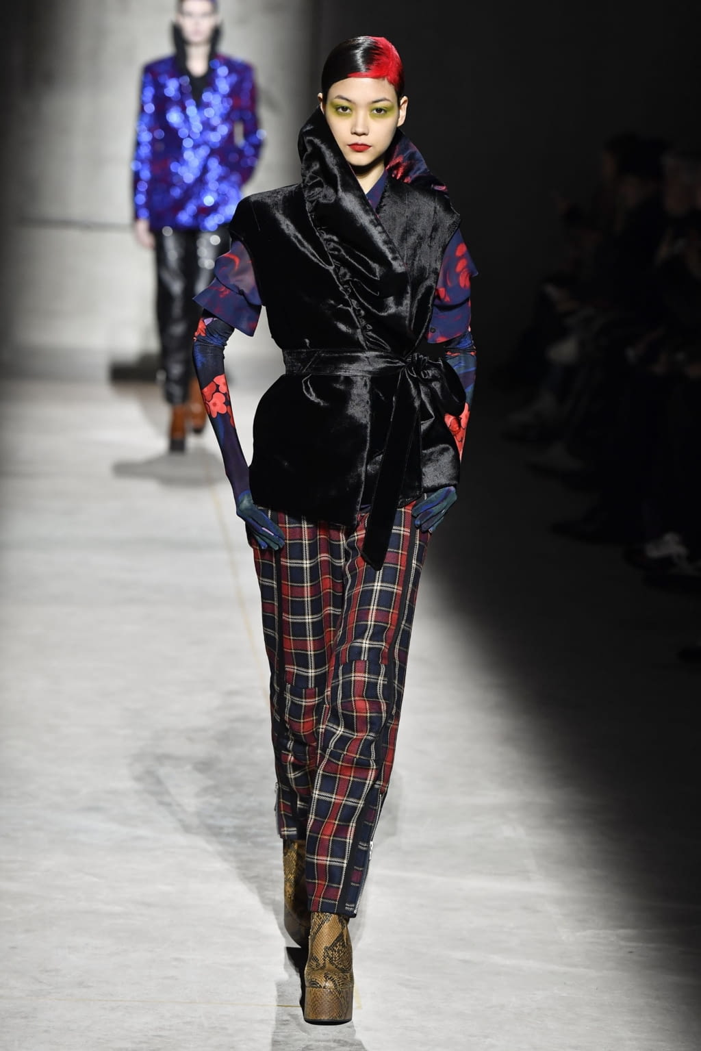 Fashion Week Paris Fall/Winter 2020 look 23 from the Dries Van Noten collection womenswear