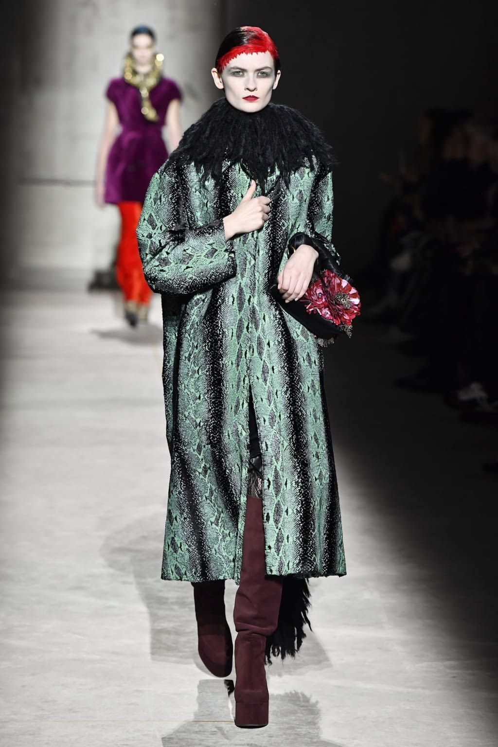 Fashion Week Paris Fall/Winter 2020 look 30 from the Dries Van Noten collection 女装