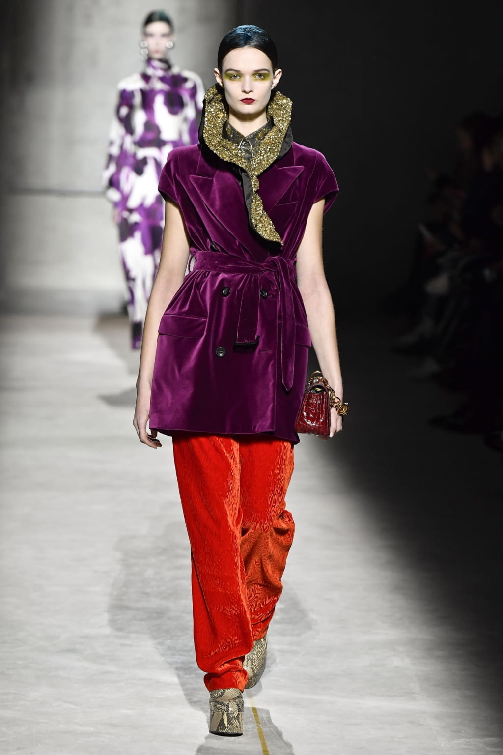 Fashion Week Paris Fall/Winter 2020 look 31 from the Dries Van Noten collection 女装