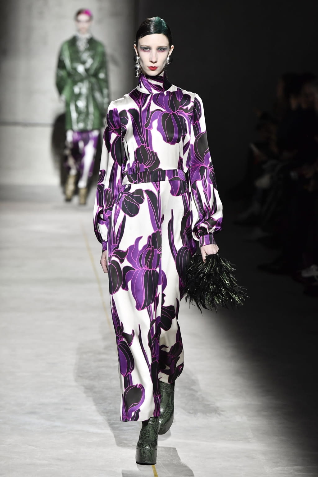 Fashion Week Paris Fall/Winter 2020 look 32 from the Dries Van Noten collection 女装