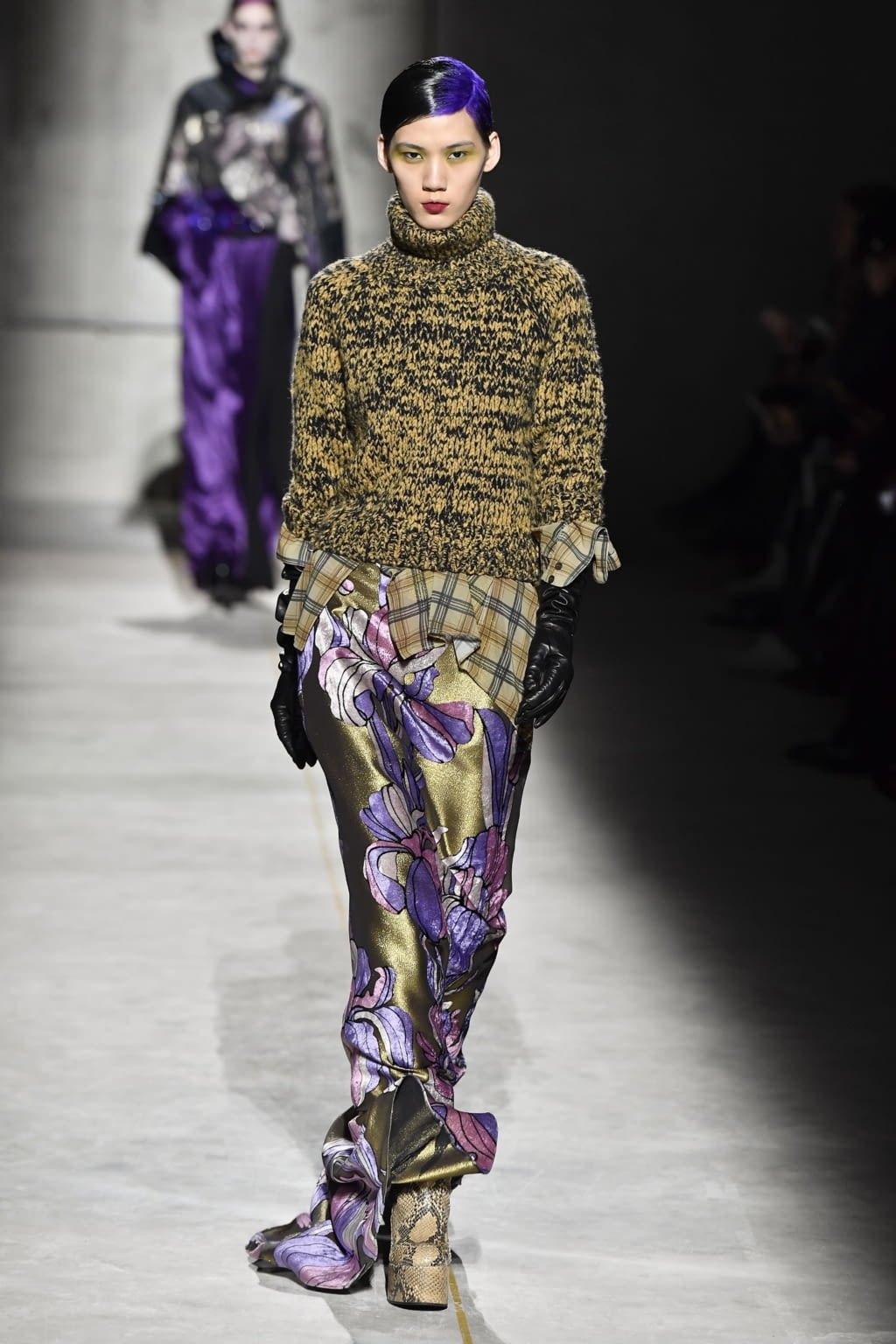 Fashion Week Paris Fall/Winter 2020 look 47 from the Dries Van Noten collection 女装