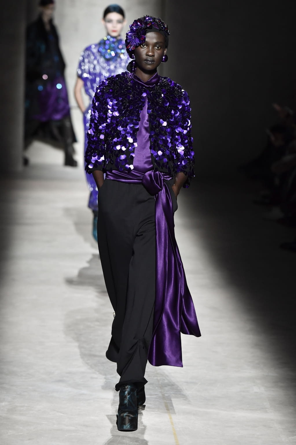 Fashion Week Paris Fall/Winter 2020 look 50 from the Dries Van Noten collection womenswear