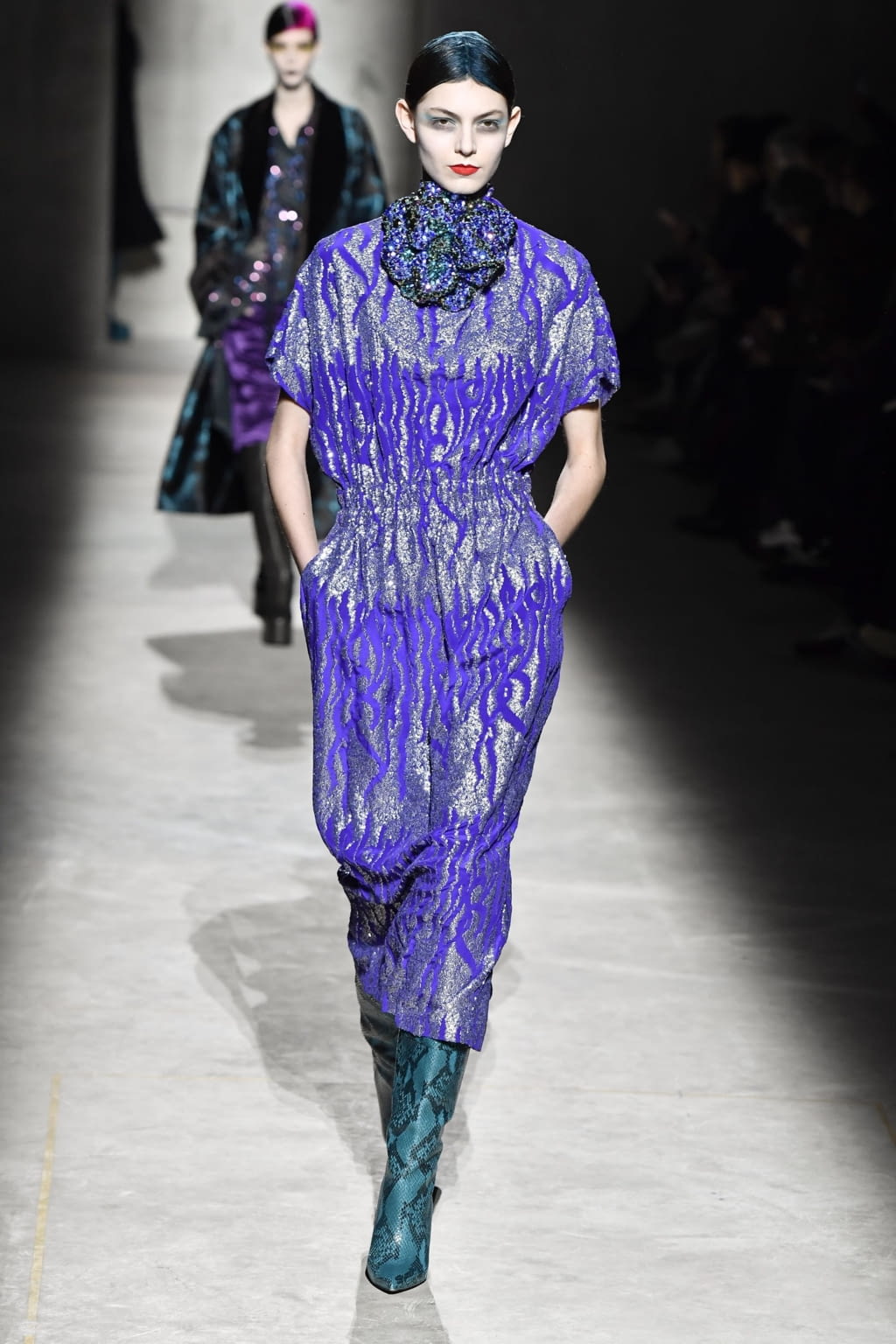Fashion Week Paris Fall/Winter 2020 look 51 from the Dries Van Noten collection 女装