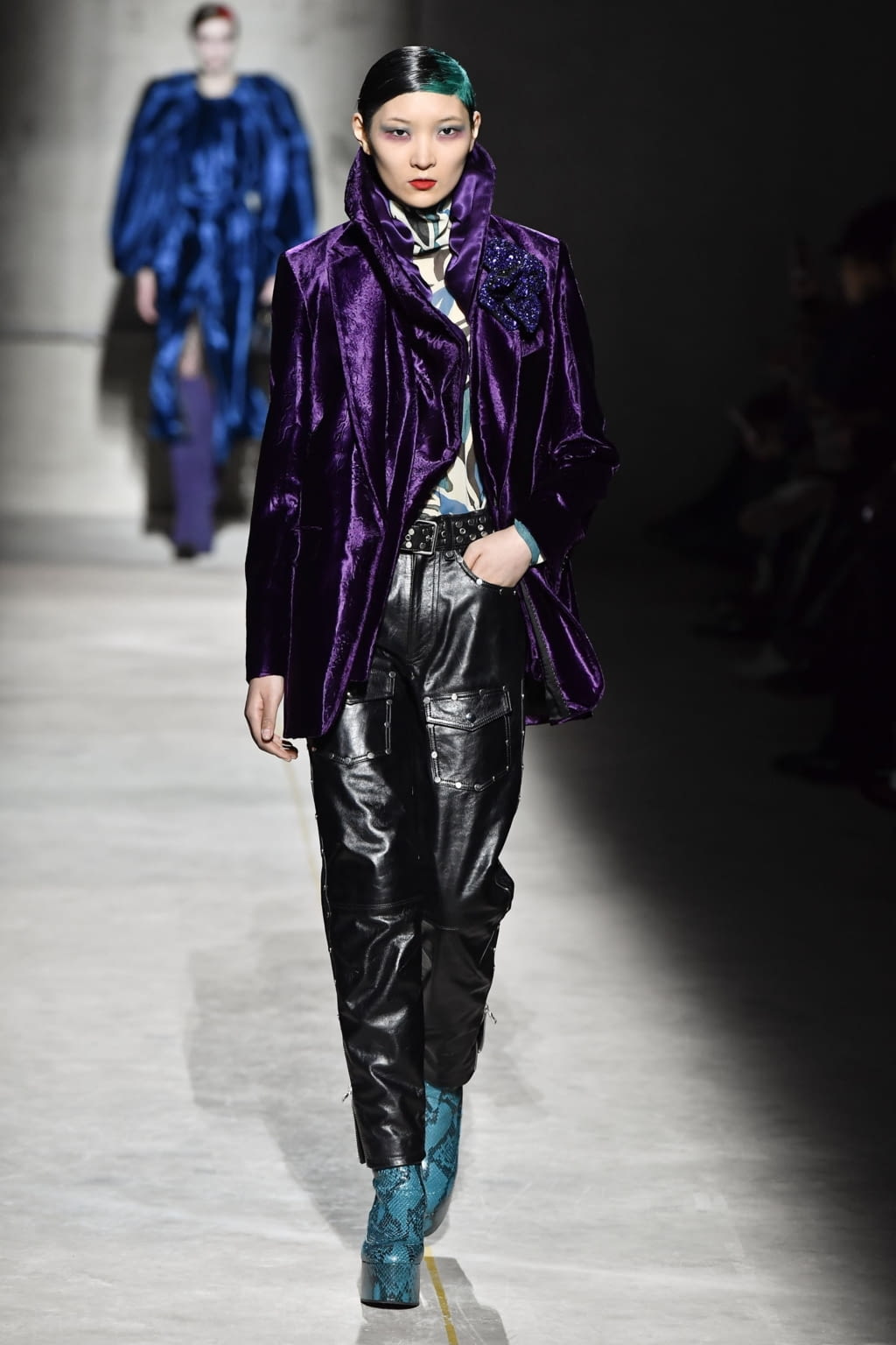Fashion Week Paris Fall/Winter 2020 look 57 from the Dries Van Noten collection 女装